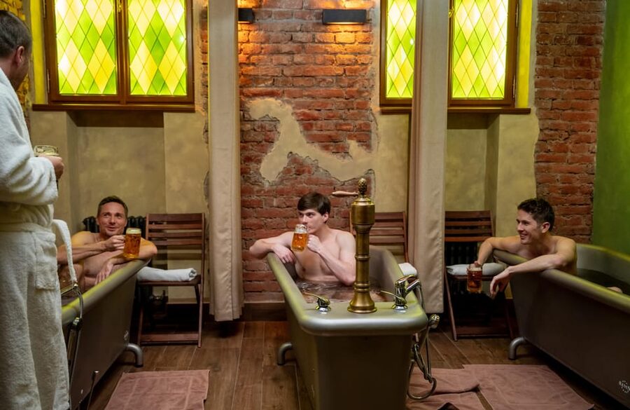 Prague: The Largest Beer SPA with Unlimited Beer Consumption - Arrival, lockers, and the first instructions