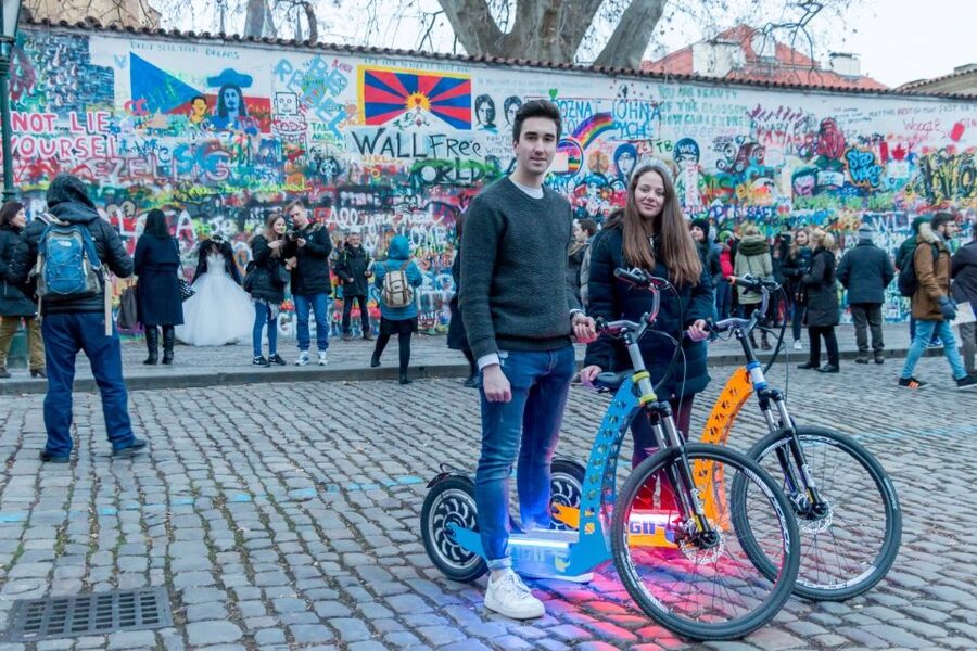 Prague: Tour by Electric Scooter or Cruiser eBike - A fast route from Lennon Wall to Prague Castle