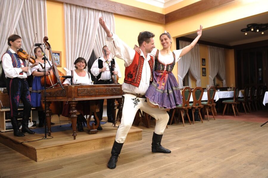 Prague: Traditional Folklore Evening with Dinner & Music - Key points to know before booking