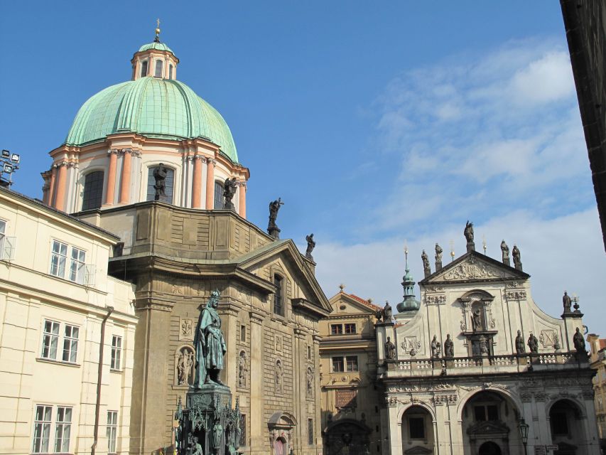 Prague: Vintage Car Ride and Walking Tour - What $341 means for a private group