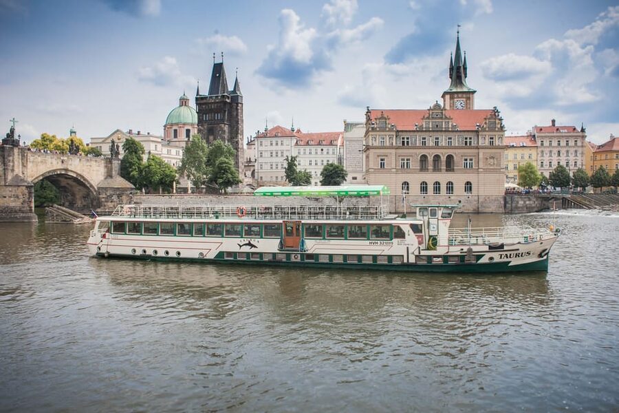 Prague: Vltava River Evening Dinner Cruise - Key points to know before boarding