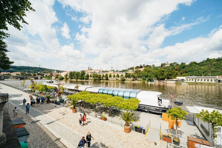 Prague: Vltava River Lunch Cruise in an Open-Top Glass Boat - Key points to know before you book