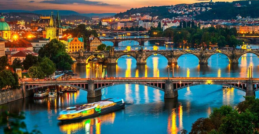 Prague: Vltava River Night Cruise with Buffet - Key points to know before you book