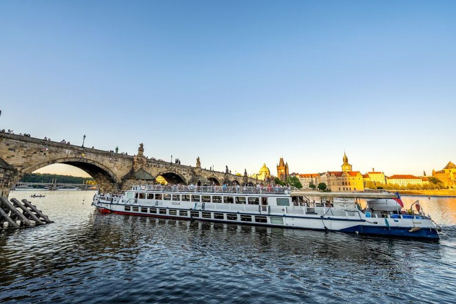 Prague: Vltava River Night Cruise with Buffet - The buffet: Czech comfort food with international choices