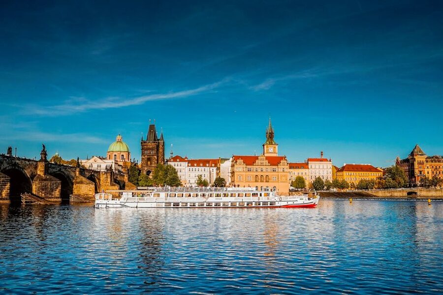 Prague: Vltava River Night Cruise with Buffet - Seating, groups, and comfort