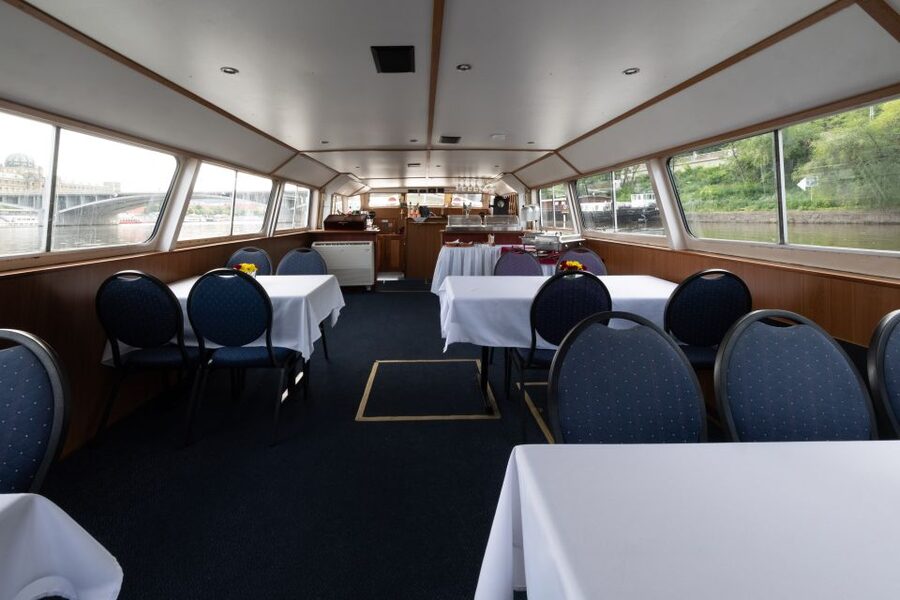 Prague: Vltava River Private Boat Party with Drinks - Key points at a glance