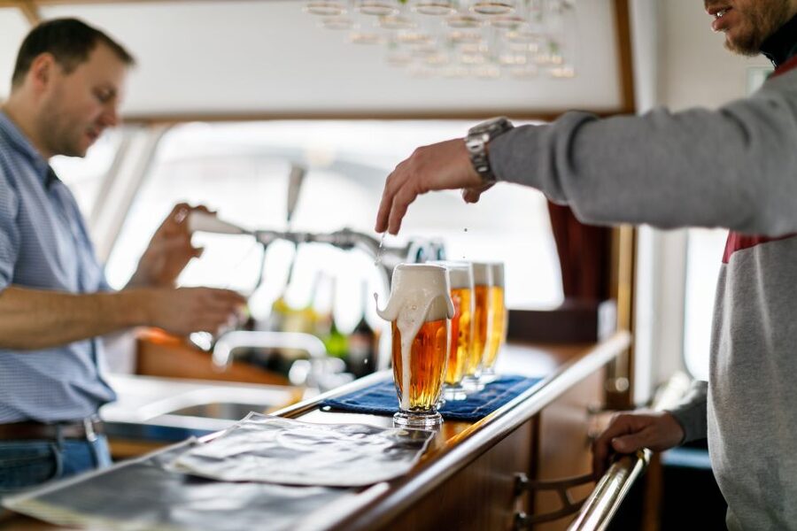 Prague: Vltava River Private Boat Party with Drinks - Is one hour enough?
