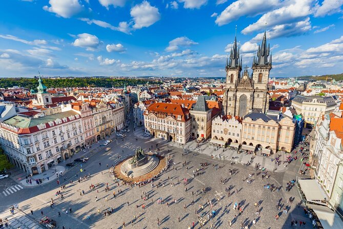 Prague Walking Tour 2,5h (Old Town, Jewish Quarter and Charles bridge) - The guide is the main variable