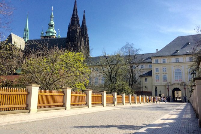Prague Walking Tour in German: Old Town and Prague Castle - What the three hours feel like