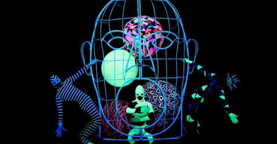 Prague: WOW Show Black Light Theater - The visual effects are the main event