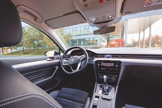 Private ARRIVAL Transfer by LIMOUSINE 3+1pax - Why a private pickup can be worth the price