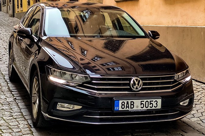 Private ARRIVAL Transfer by LIMOUSINE 3+1pax - Who should book this Prague airport transfer