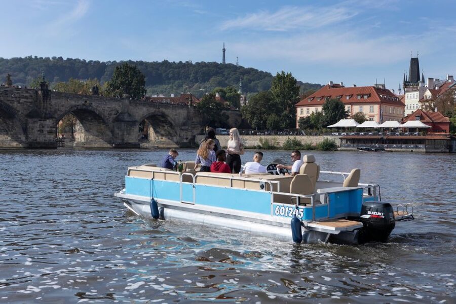 Private Boat Cruise With Unlimited Prosecco - Why a private boat changes the Prague cruise experience