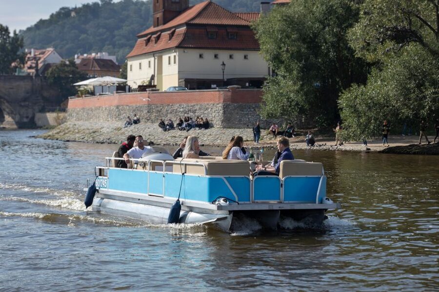 Private Boat Cruise With Unlimited Prosecco - Music, drinks, and the right kind of group