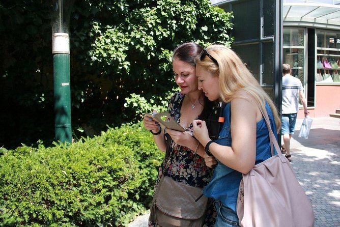 Private city discovery tour - A Historical Treasure Hunt - The smartphone-guided format
