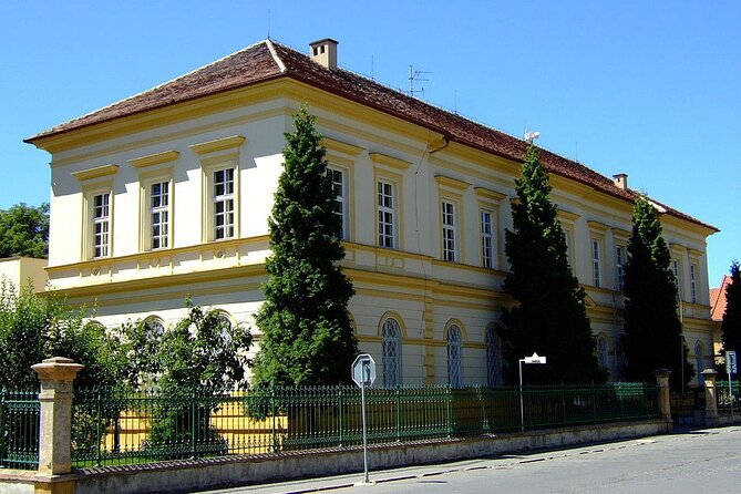 Private Half-Day Tour From Prague To Terezín Concentration Camp - The hidden chapel and the Crematorium