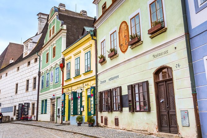 Private Luxury Transfer to Cesky Krumlov from Prague - What the $276.67 group price really buys