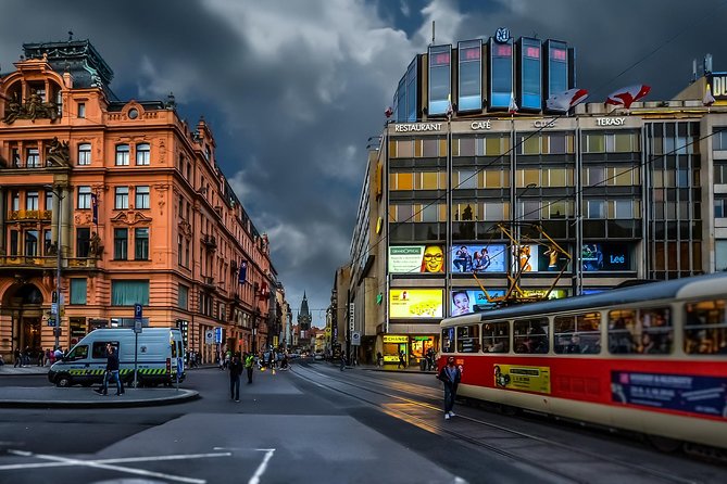 Private & Personalized Prague Night Tour with a Local Guide - What the private format is really worth