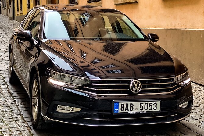 Private ROUND-TRIP (FROM and TO the AIRPORT) by LIMOUSINE 3+1pax - Key points to know before you book