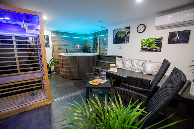 Private Spa with Jacuzzi and Sauna - BLACK ZONE - A private spa break in Prague