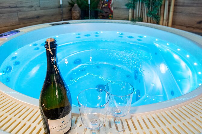 Private Spa with Jacuzzi and Sauna - BLACK ZONE - Clean design and adjustable controls