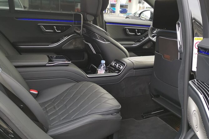 Private Transfer from Prague Airport to Prague City Hotels 1 - 3 pax - The ride itself, from airport road to hotel door