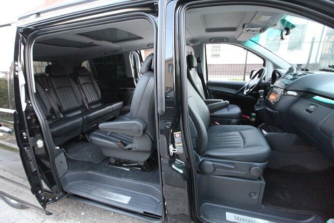 Private Transfer from Prague Airport to Prague City Hotels 1 - 7 pax - Leaving Václav Havel Airport with a driver waiting