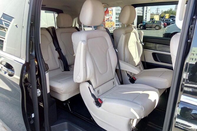 Private Transfer from Prague Airport to Prague City Hotels 1 - 7 pax - What the meet and greet actually includes