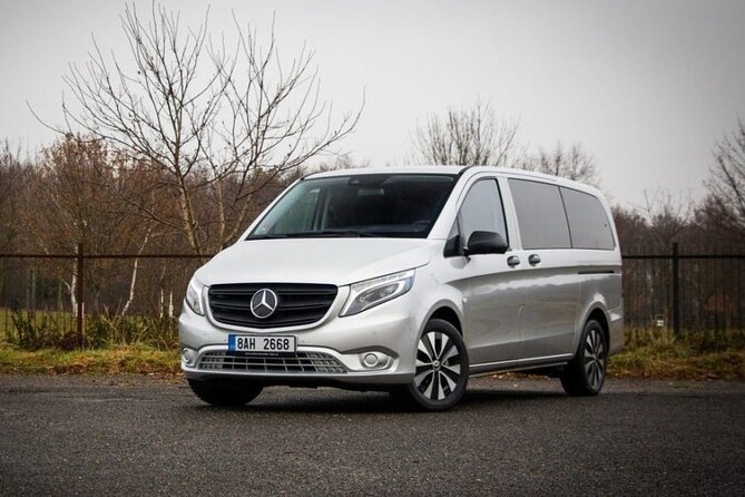 Private Transfer from Prague Airport to Prague City Hotels 1 - 7 pax - Why the group price can make sense