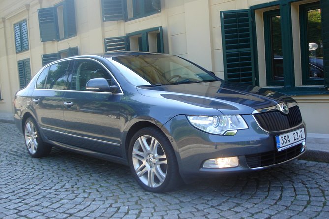 Private Transfer from Prague Airport to the City Centre - The first minutes in the car