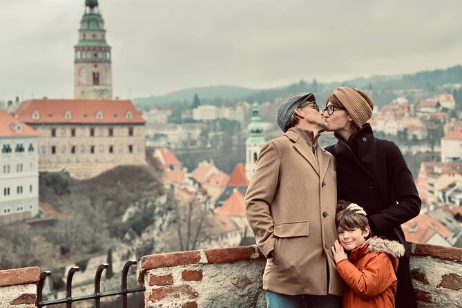 Private UNESCO Český Krumlov Trip from Prague with Local Guide - Five courtyards and the castle stories