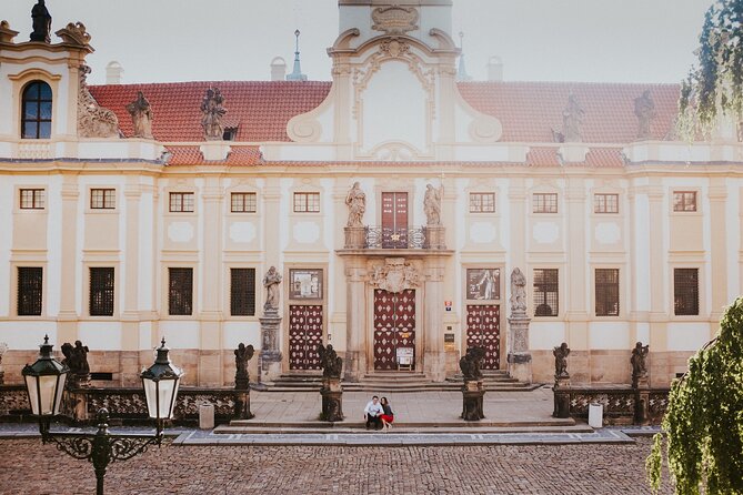 Private Vacation Photography Session with Local Photographer in Prague - Understanding the $325 group price