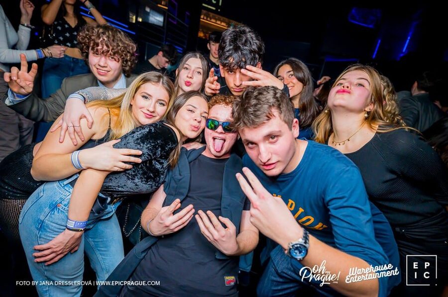 Pub Crawl with Shots and Night Club I Prague - Should you book the Prague pub crawl?