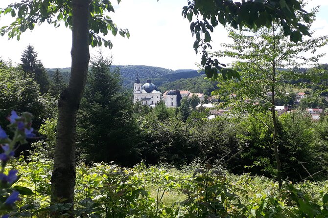 PUNKVA CAVES, ABYSS and PERNSTEJN CASTLE =only from Apr to Sep - A Czech lunch between the major sights