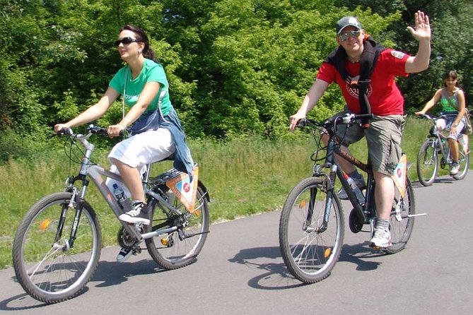 River & Park Bike Tour to Troja Chateau (Private small groups) - Troja Chateau and its 20-minute garden stop