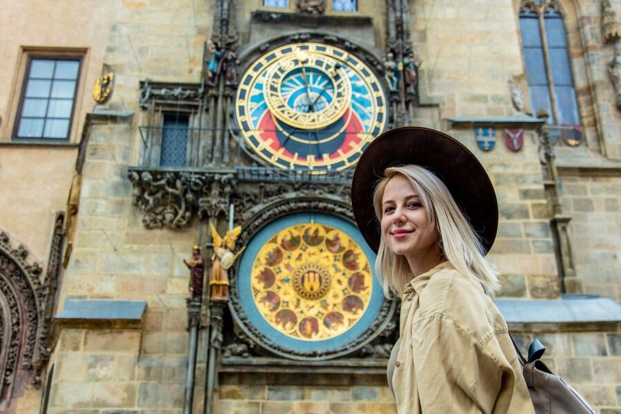 Romantic Photoshoot Experience for Couples in Prague - Who should book this private hour?