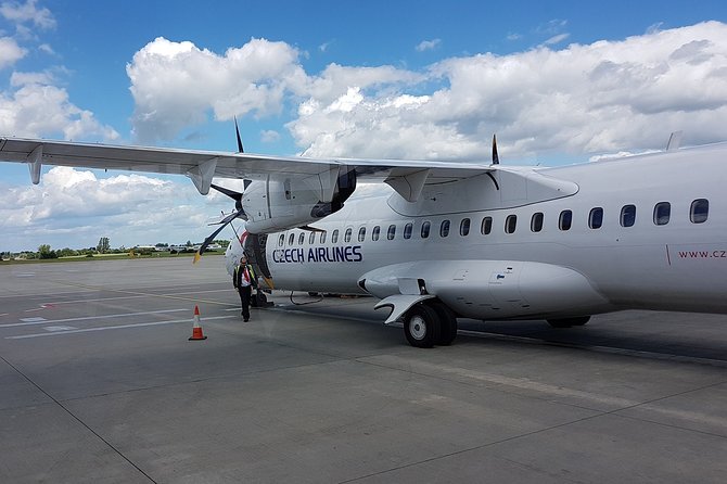 Shared Departure Transfer: Prague Hotel to Prague Airport - Leaving Prague by minivan instead of taxi