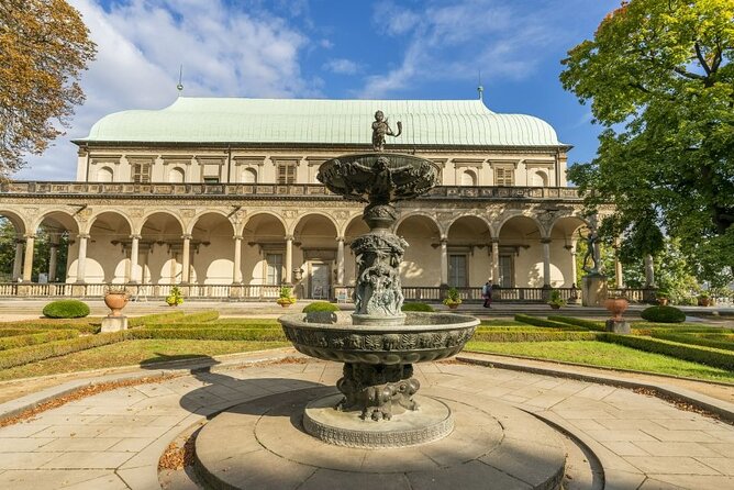 Skip the line: Prague Castle Interiors Tour with Local Guide - Why Prague Castle works best with a guide