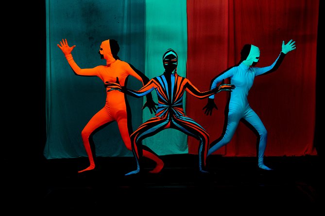 Skip the Line: WOW Show Black Light Theater in Prague Ticket - The 4D effects and audience participation