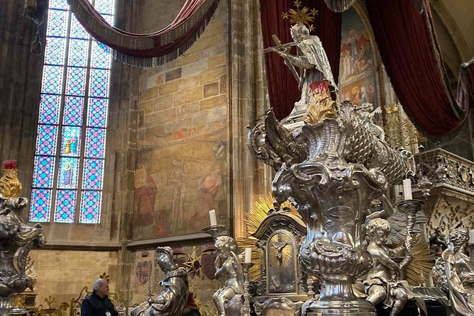 Small-Group Tour of Prague Castle with a local guide - The skip-the-line detail you should understand