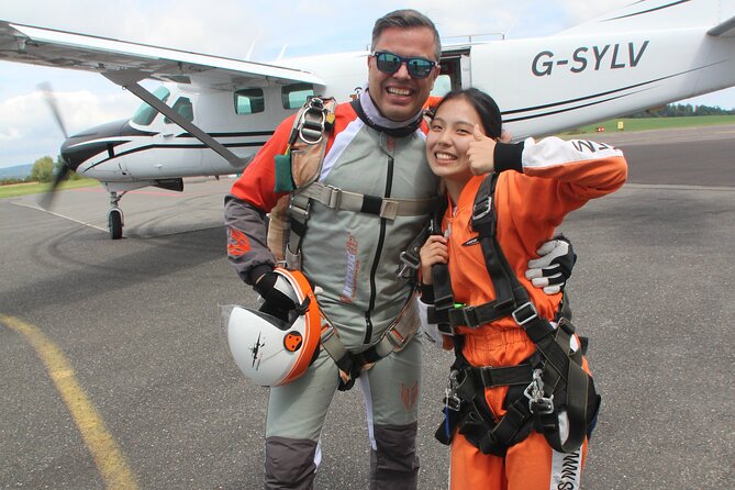 Tandem Skydiving in Prague - Tandem Jump with transfers! - Who should book this Prague skydive?