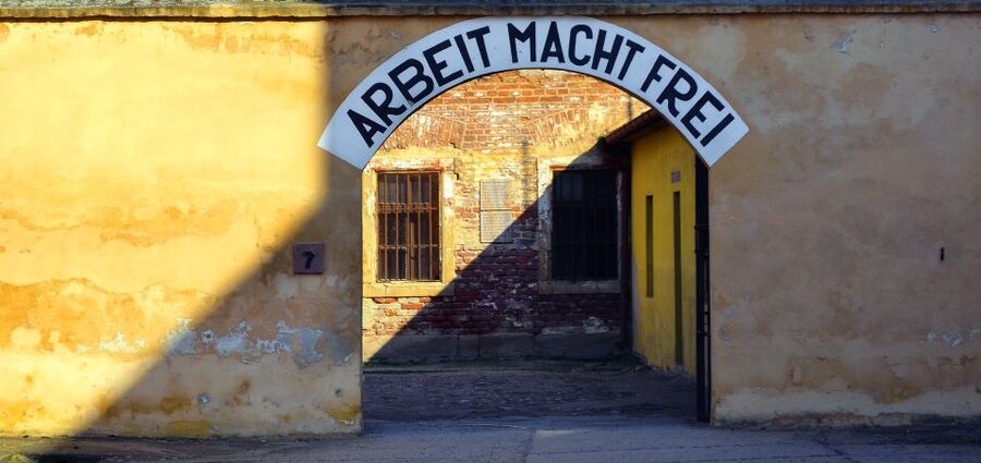 Terezin: Guided Tour of the Concentration Camp and Museum - Meeting at Náměstí Republiky 1037/3
