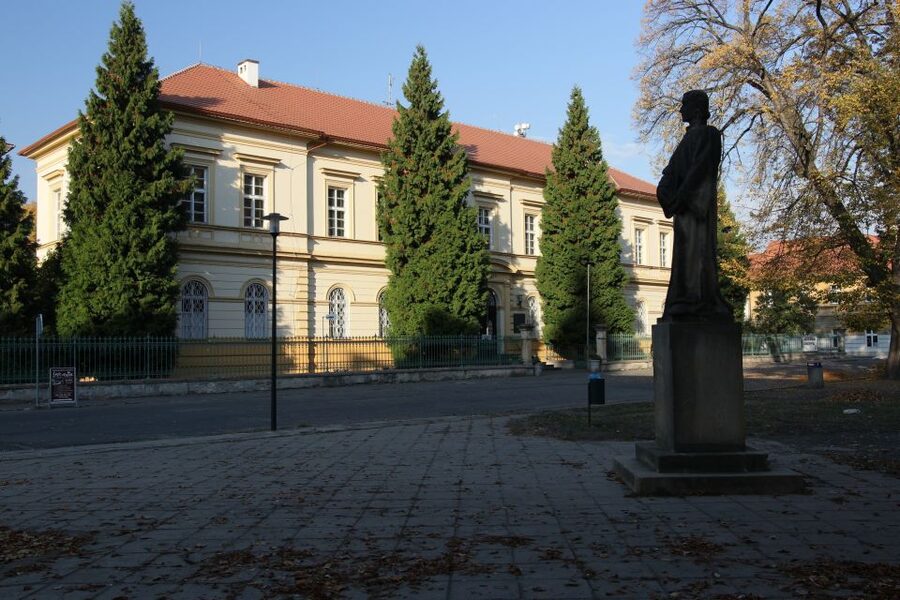 Terezin Memorial: Entry Ticket Combo w. Guided Walking Tour - Nearby sights: the cemetery, crematorium, and columbarium