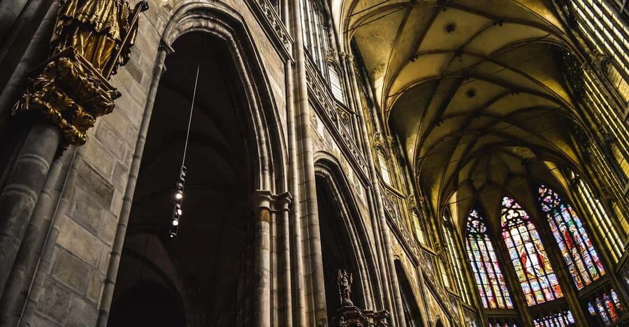 Tour of Prague Castle in italian language ticket included - Why Prague Castle works better with an Italian guide