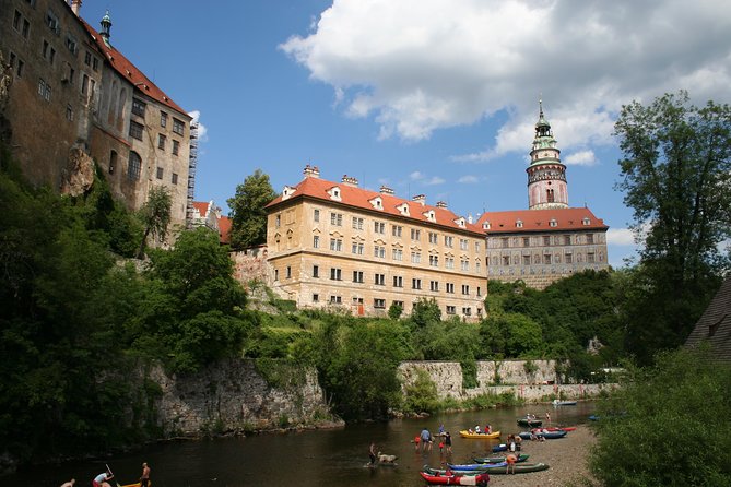 Trip to Cesky Krumlov from Prague - Walking conditions, weather, and seasonal timing