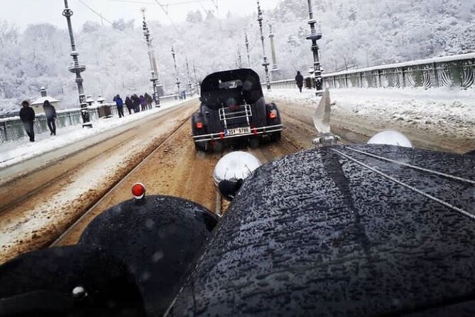 Vintage Cars Prague - Grand City Tour 150min / 1-6 pers. 2,5hrs - The Astronomical Clock starts the historic center