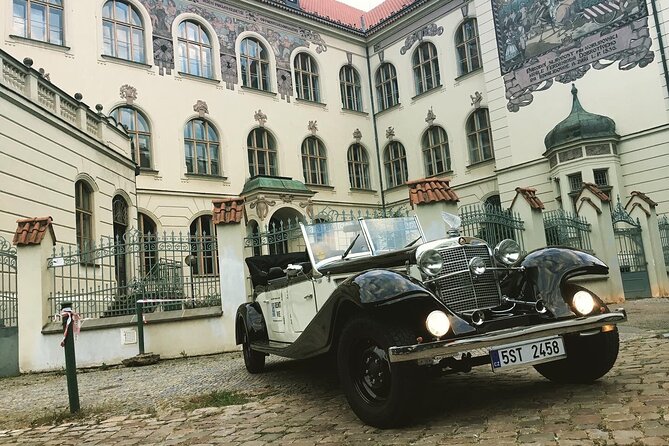 Vintage Cars Prague - Grand City Tour 150min / 1-6 pers. 2,5hrs - Prague Castle is the tour’s biggest visual reward