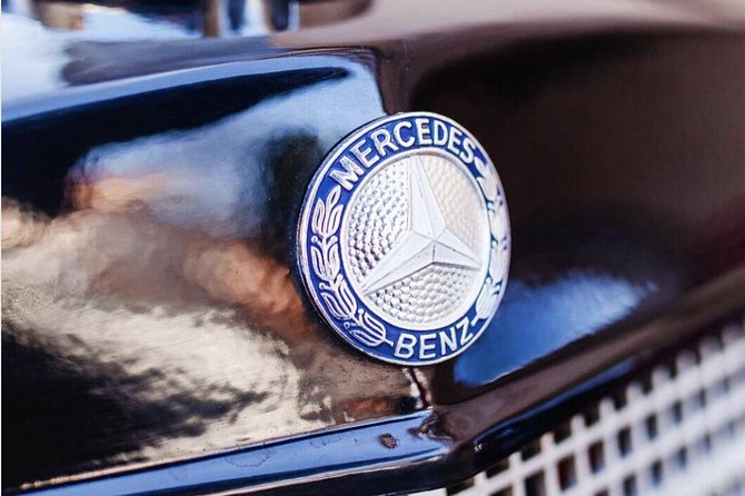 Vintage Cars Prague - Sightseeing Tour 90min / 1-6 pers. - Queen Anne’s Summer Palace and Prague Castle views