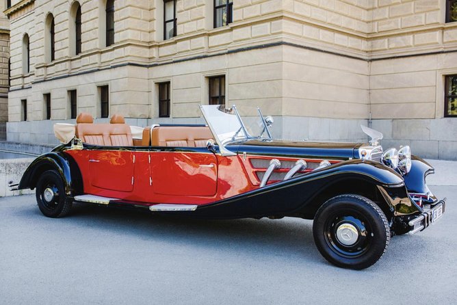 Vintage Cars Prague - Sightseeing Tour 90min / 1-6 pers. - St Nicholas Church and Lesser Town