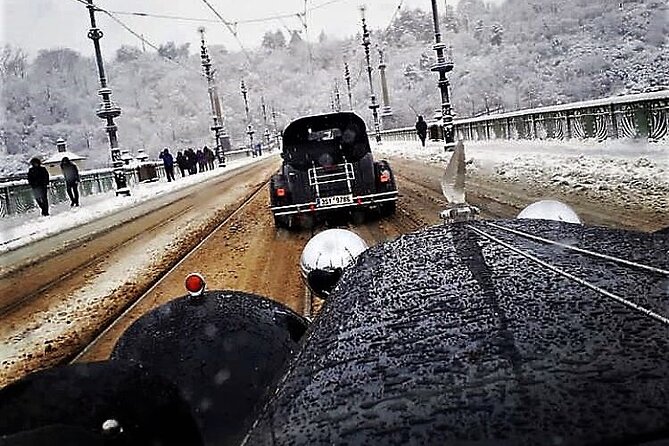 Vintage Cars Prague - Sightseeing Tour 90min / 1-6 pers. - Old Town Square and the Astronomical Clock